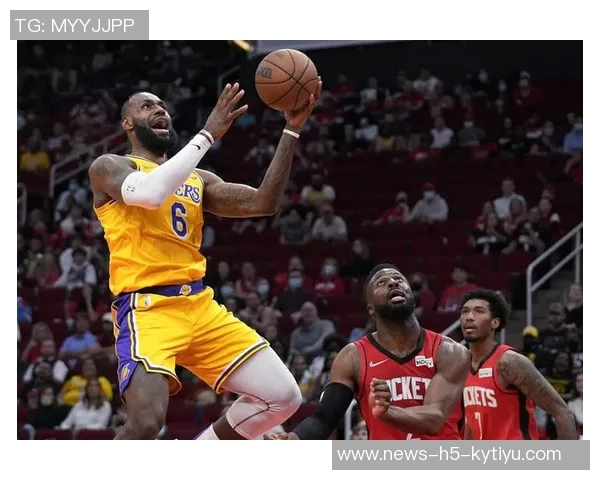 卡梅隆约翰逊膝伤严重痛苦倒地提前退场球迷心疼不已