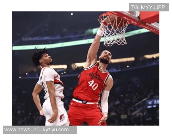 斯波称赞鲍威尔在混战中表现出色活塞强硬防守正是球队所需 斯波称赞鲍威尔在混战中表现出色活塞强硬防守正是球队所需